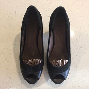 ANTHROPOLOGIE Seychelles Black + Bronze Heels W9